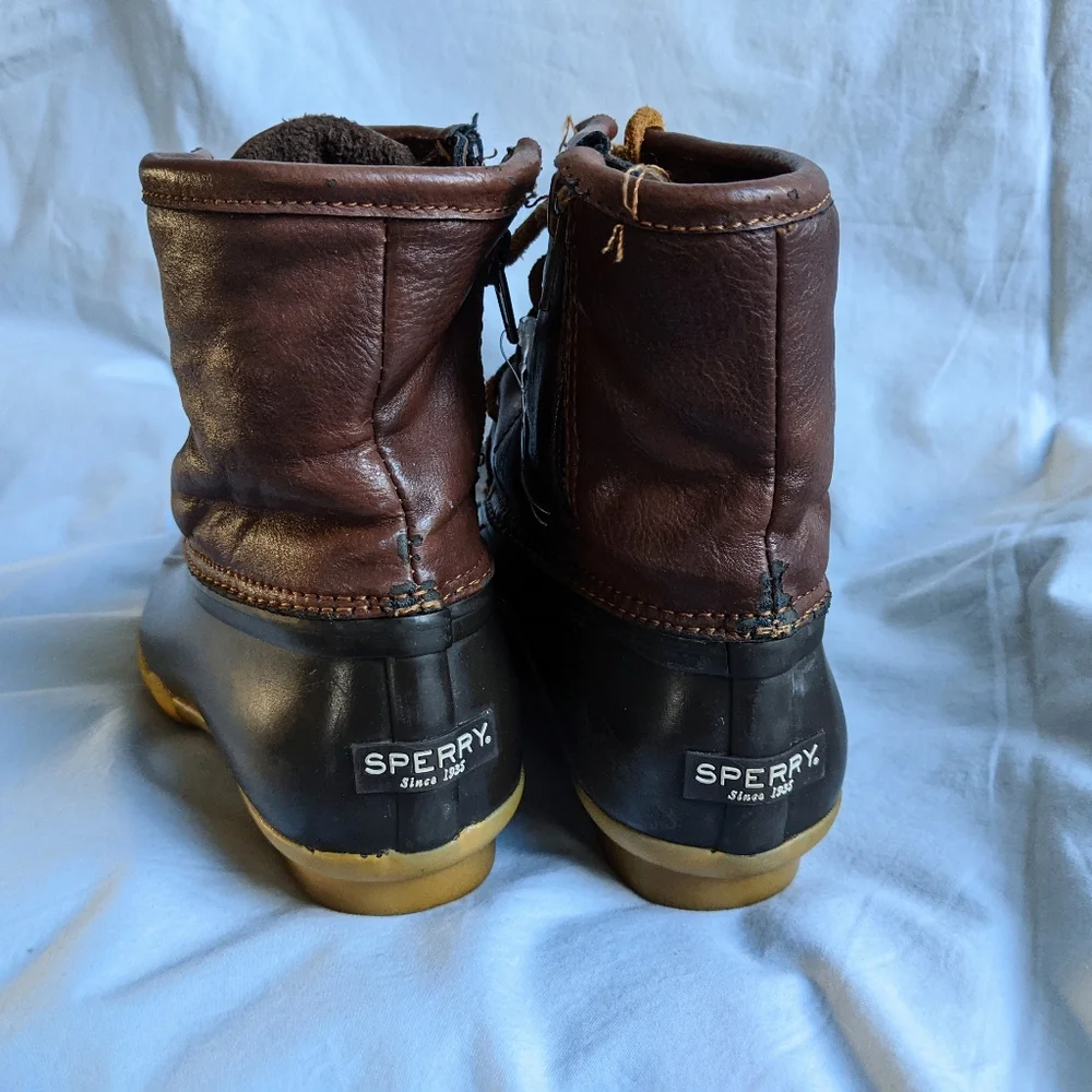 Sperry girl saltwater boots size 4